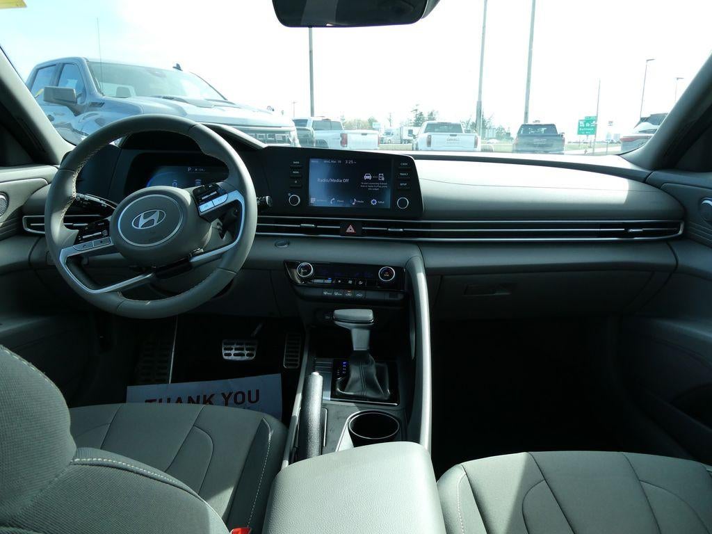 2025 Hyundai ELANTRA SEL Sport IVT