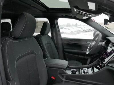 2025 Jeep Grand Cherokee GRAND CHEROKEE LAREDO X 4X4