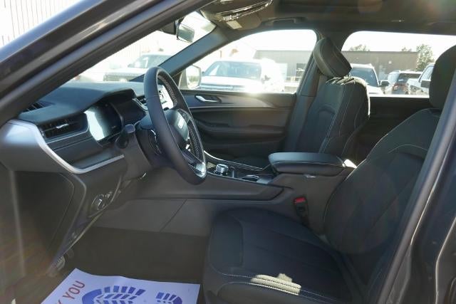 2025 Jeep Grand Cherokee GRAND CHEROKEE L LAREDO X 4X4