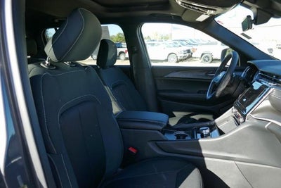 2025 Jeep Grand Cherokee GRAND CHEROKEE L LAREDO X 4X4