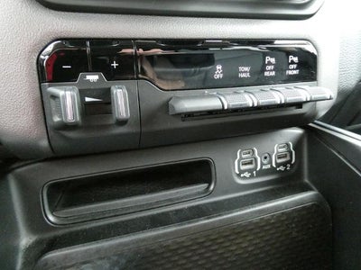 2020 RAM 1500 Big Horn Crew Cab 4x4 5'7' Box