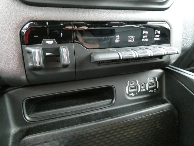 2020 RAM 1500 Big Horn Crew Cab 4x4 5'7' Box