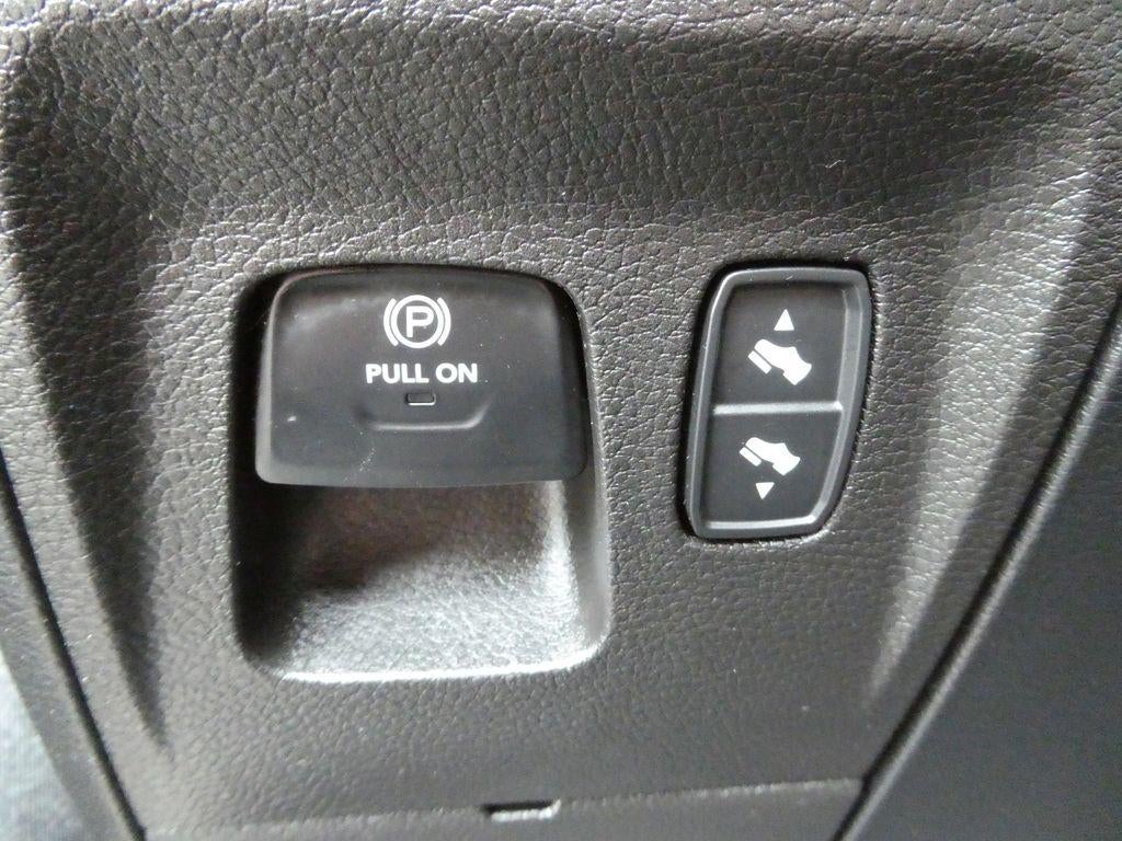 2021 RAM 1500 Big Horn Crew Cab 4x4 5'7" Box