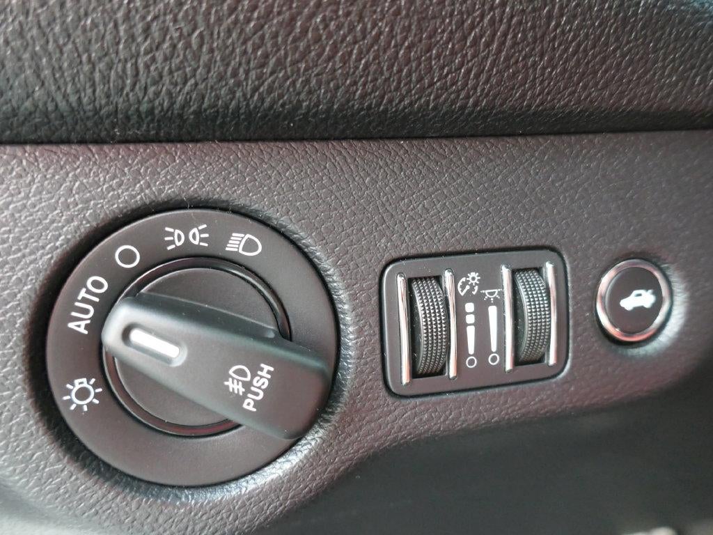 2016 Dodge Challenger SXT Plus