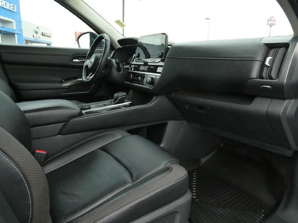 2023 Nissan Pathfinder SL 4WD
