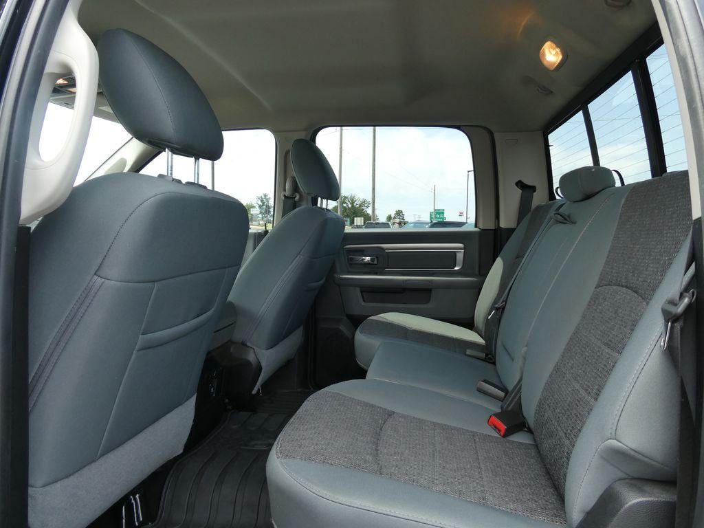 2018 RAM 1500 Big Horn Crew Cab 4x4 5'7" Box